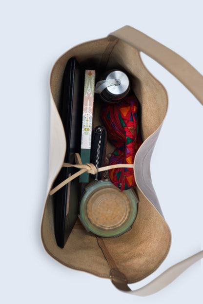 Taupe Taffy- tote