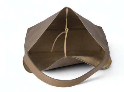 Taupe Taffy- tote