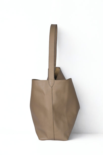 Taupe Taffy- tote